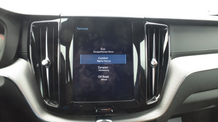 Volvo XC60 Inscription D4 2019 Bord digital Motor 2.0 d / 190 cp / Automat